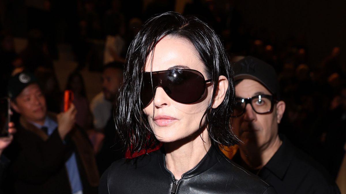 Demi Moore bob frizuára váltott.