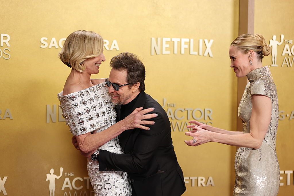 Allison Janney, Sam Rockwell és Leslie Bibb. Mindenkiben túltengtek az érzelmek. SAG-gála 