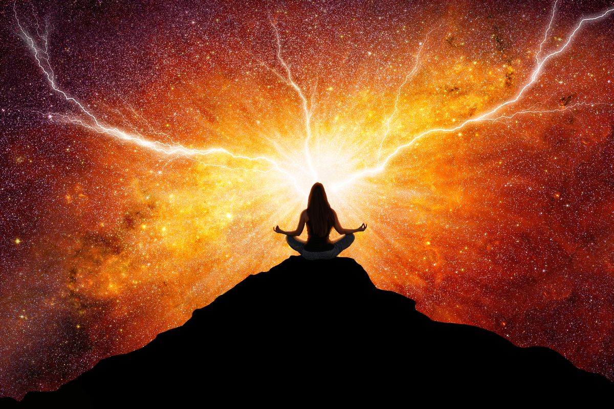 meditáló nő tízmilliószoros napon