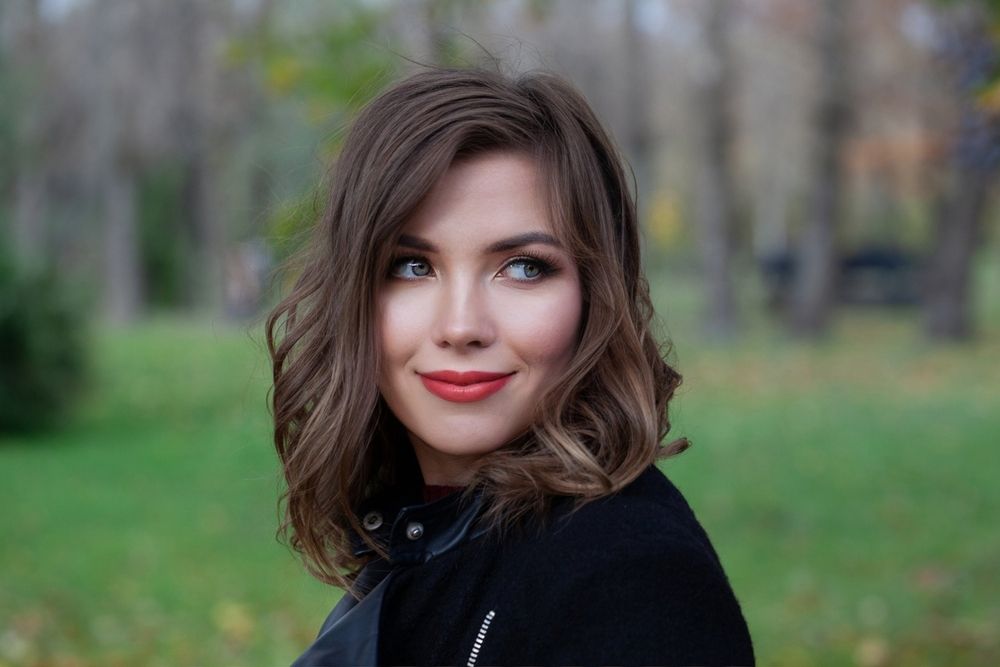 Félhosszú bob hullámokkal, 2026 frizuratrend