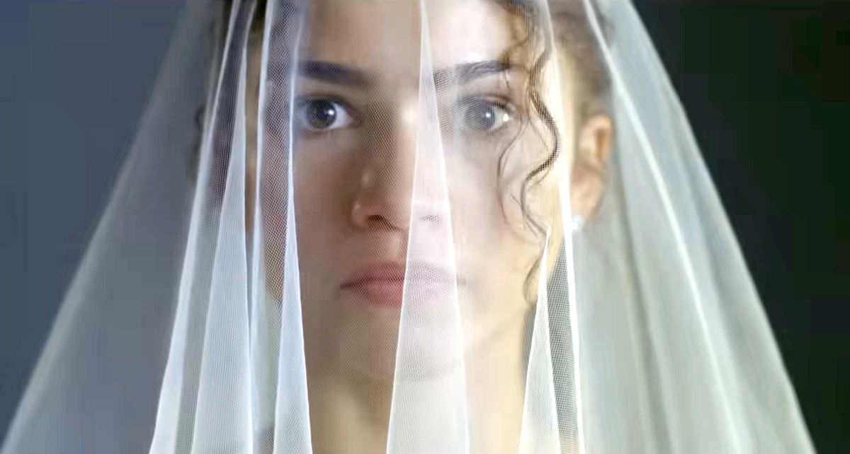 Zendaya menyasszonyként a Kész dráma filmben.