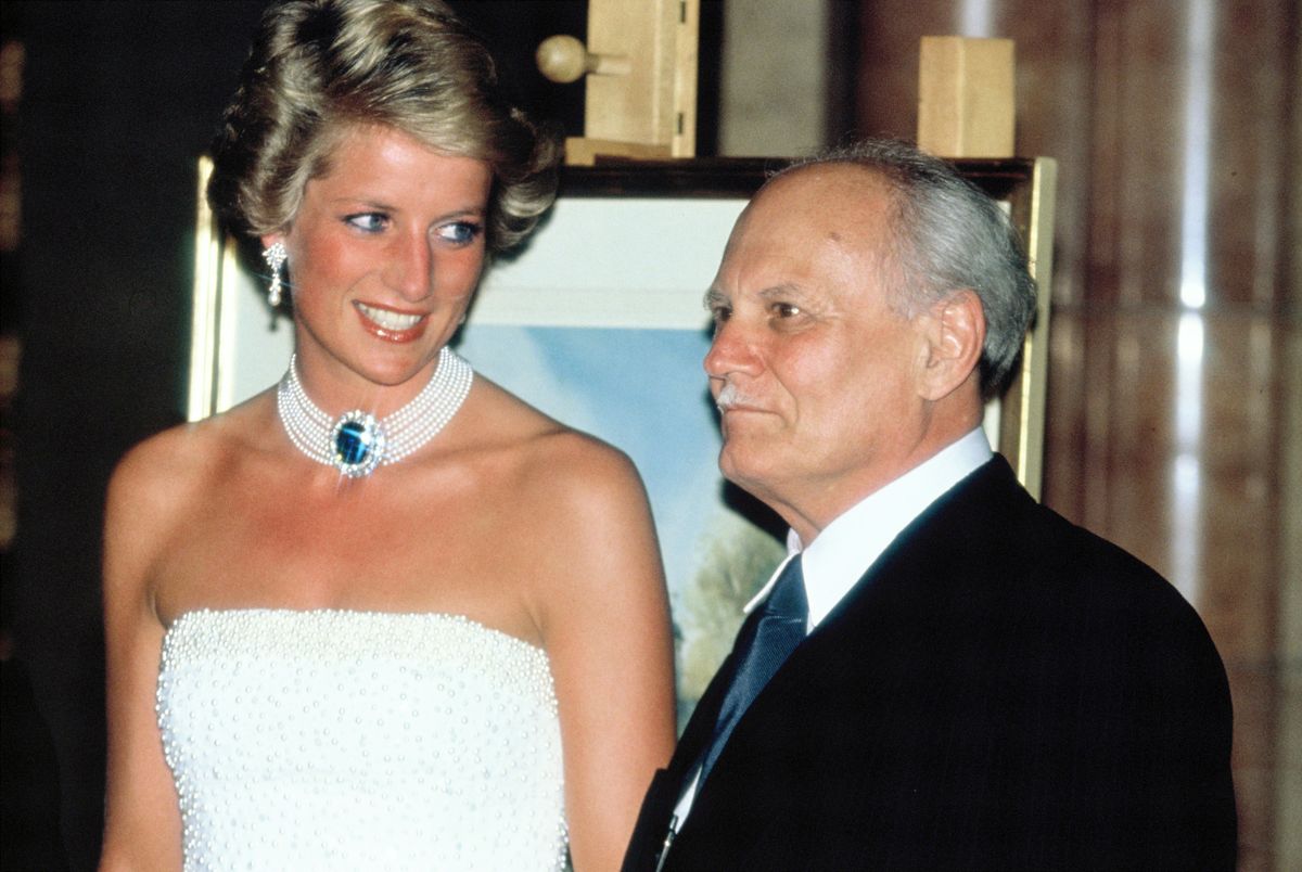 A fotón Diana hercegné és Göncz Árpád láthatóak. Ez volt az első alkalom, hogy Diana Budapesten járt.