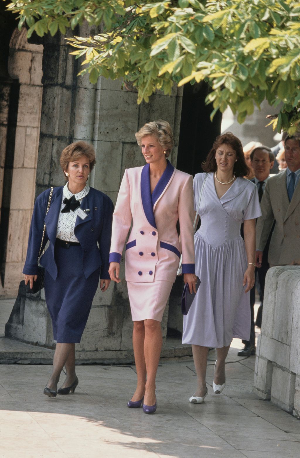 Ez a pink-lila kosztüm csodásan állt Dianán. A szett tervezője ugyanúgy Catherine Walker volt.