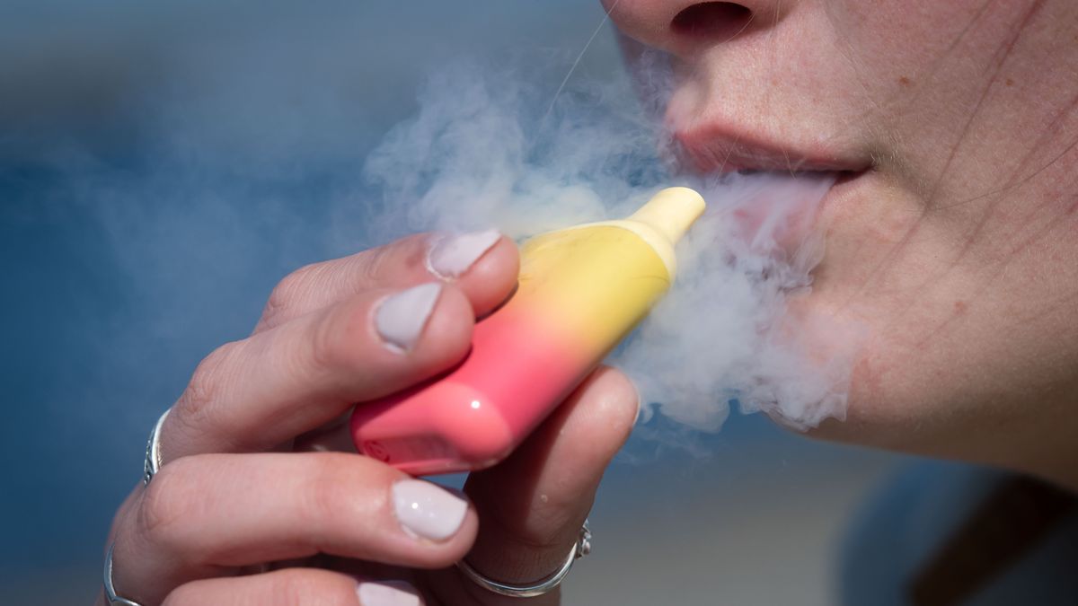 Angliában a 2009. január 1. után születettek&nbsp;egész életükben nem vásárolhatnak dohányárut