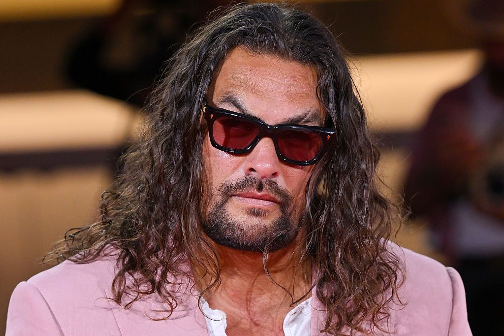 Jason Momoa hosszú haj, a cikkhez
