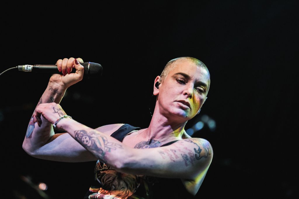 Sinead O´Connor az egyik legismertebb kopasz sztár volt. Gyakorlatilag az énekesnő védjegyévé vált.