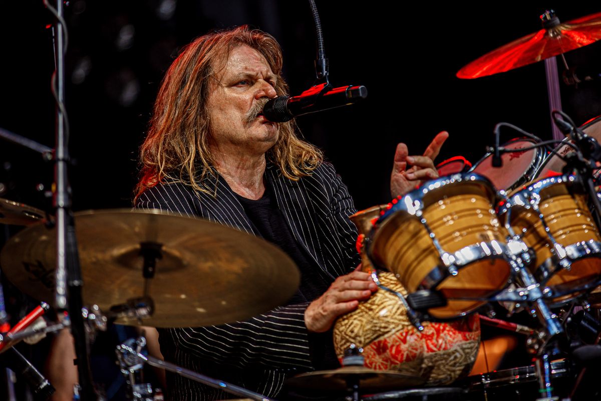 Leslie Mandoki zenél