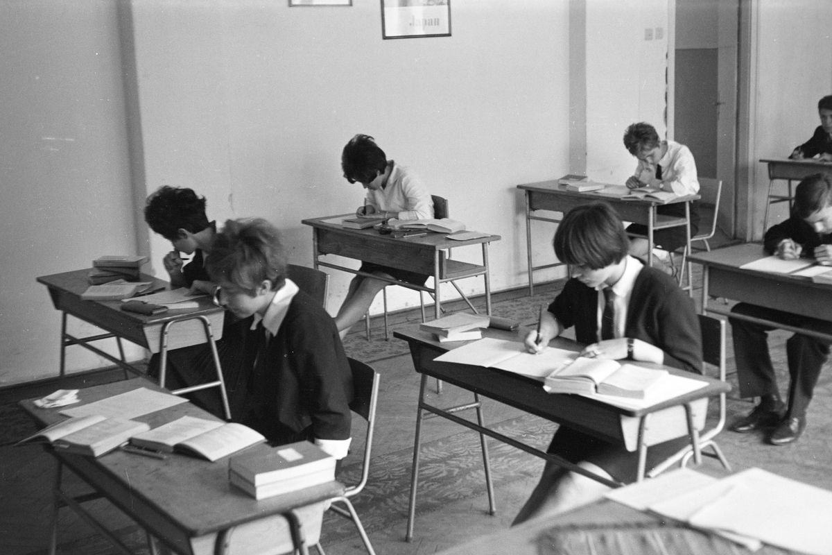 Műszaki Egyetem, előadóterem. Összevont matematika írásbeli érettségi és felvételi vizsga 1973. május 12-én