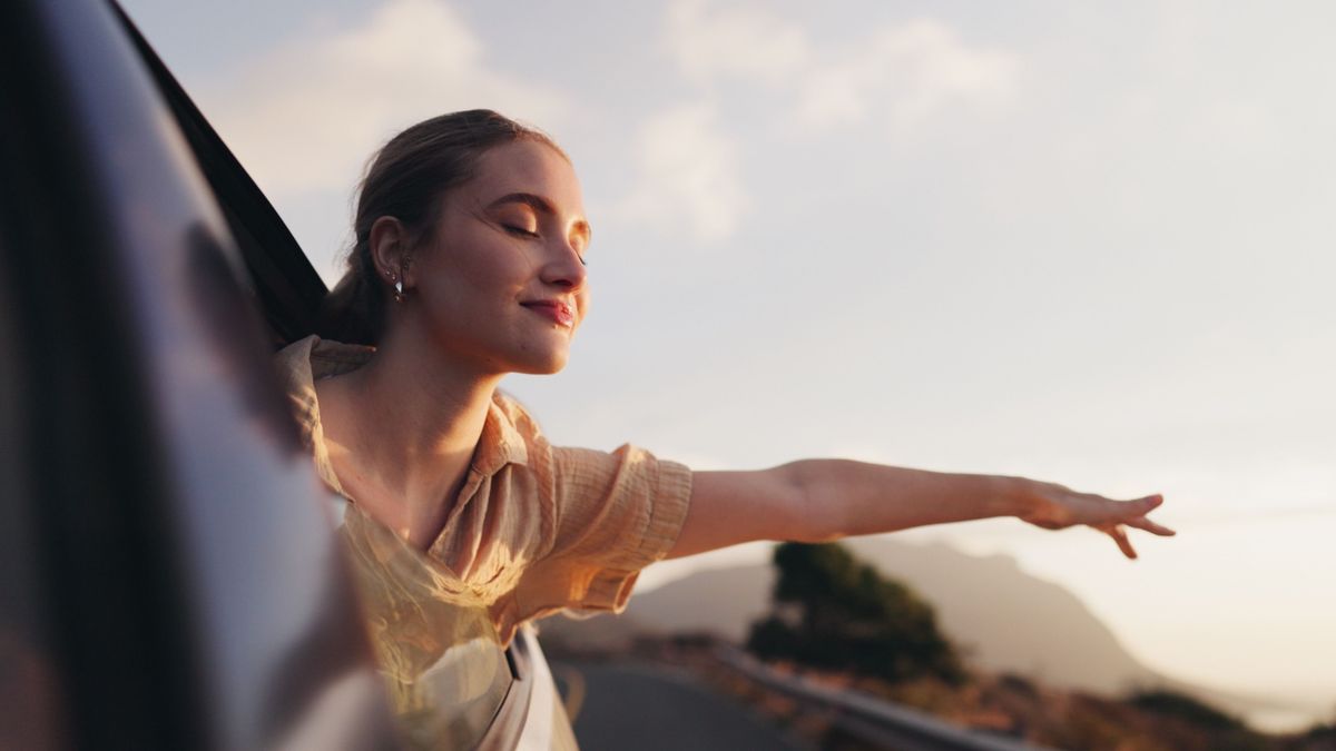 Müller Péter gondolatai, illusztráció utazó nő