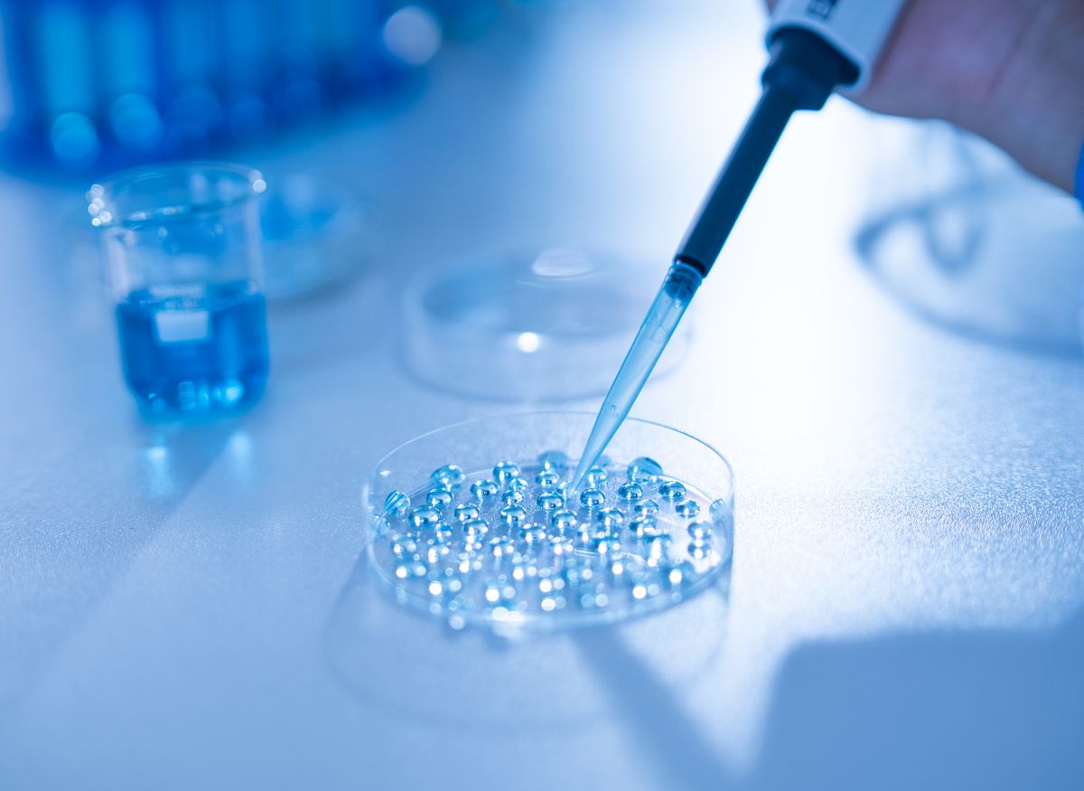 DNS-tesztet csinál egy orvos, amin az édesanya sokkot kapott..