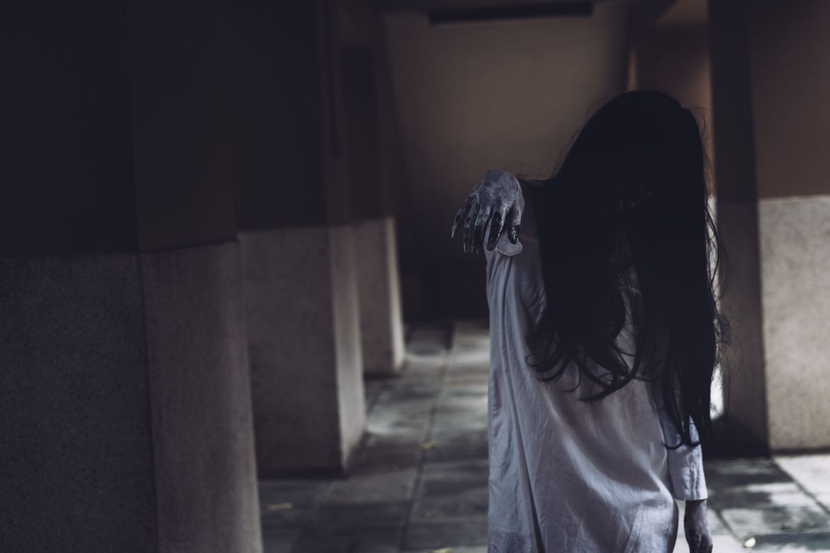 A fotó egy szellemszerű lényt ábrázol.