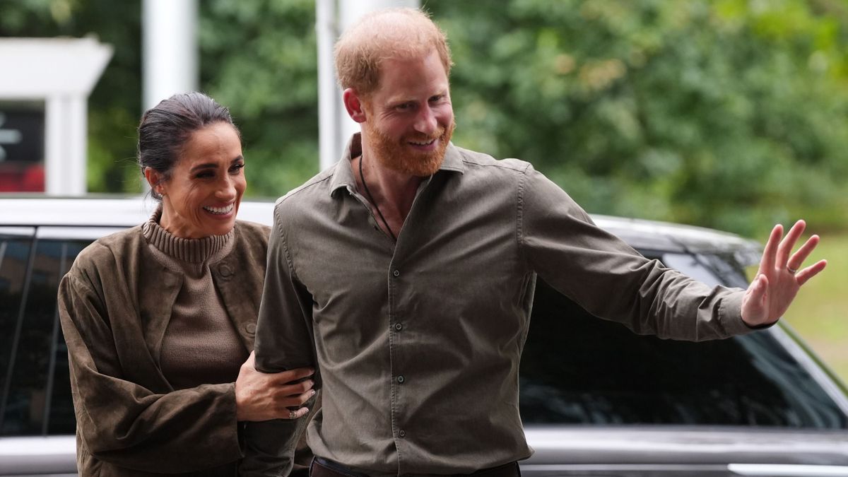 MELBOURNE, AUSTRALIA - APRIL 14: Prince Harry, Duke of Sussex and Meghan, Duchess of Sussex arrive at the Australian National Veterans Arts Museum (Anvam) in Southbank on April 14, 2026 in Melbourne, Australia. Meghan and Prince Harry, Duke of Sussex are on a four-day visit to Australia, with engagements across Melbourne, Canberra and Sydney. (Photo by Jonathan Brady-Pool/Getty Images)