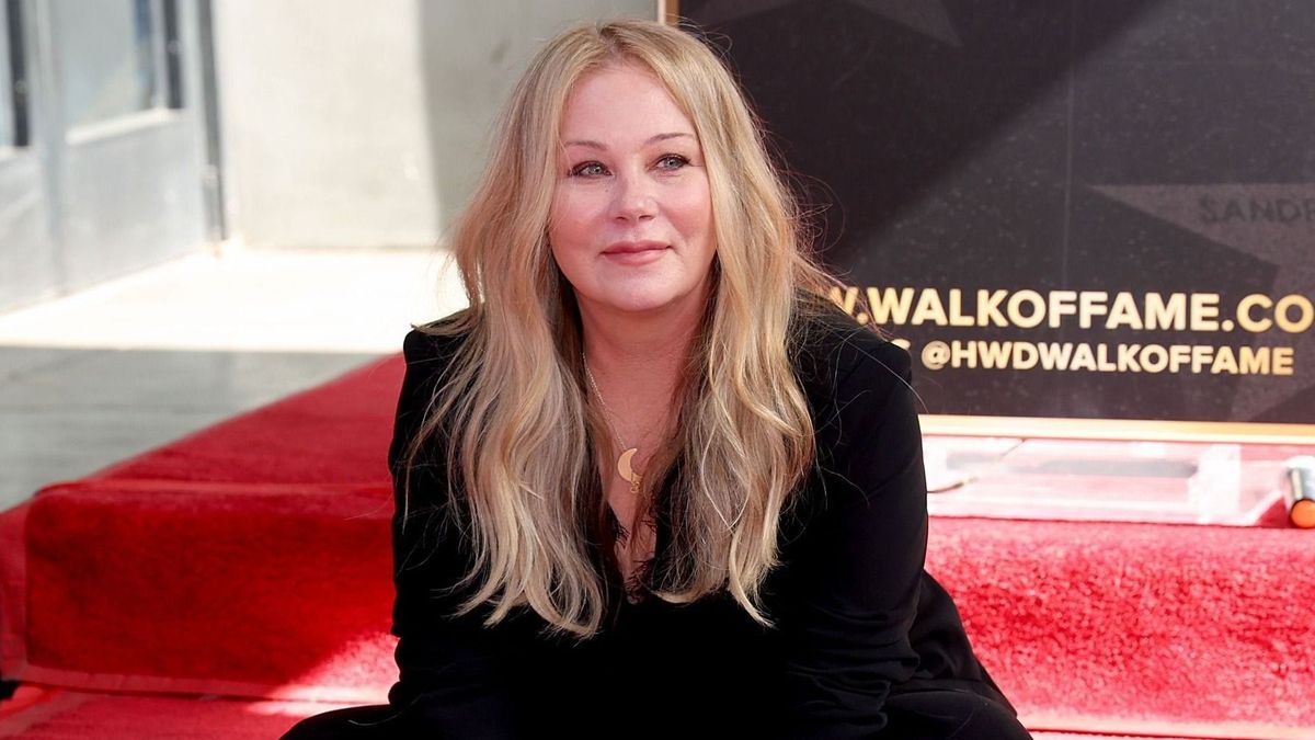 Christina Applegate március vége óta kórházban fekszik