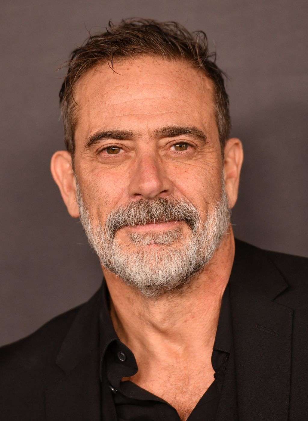 2022-ben még a magánéletében is tiszta Neganvolt Jeffrey Dean Morgan.