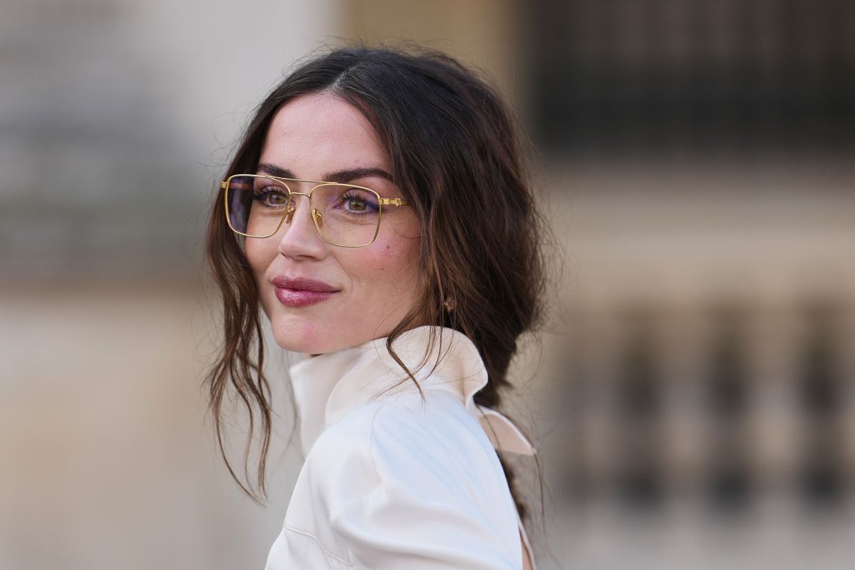 Ana de Armas divatszemüvegben