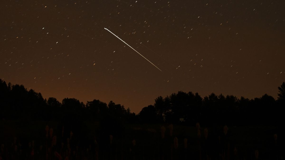 A Lyridák meteorrajt figyelik a Karagol Geosite-nál, Ankara Kizilcahamam kerületében, Törökországban, 2025. április 22-én. 