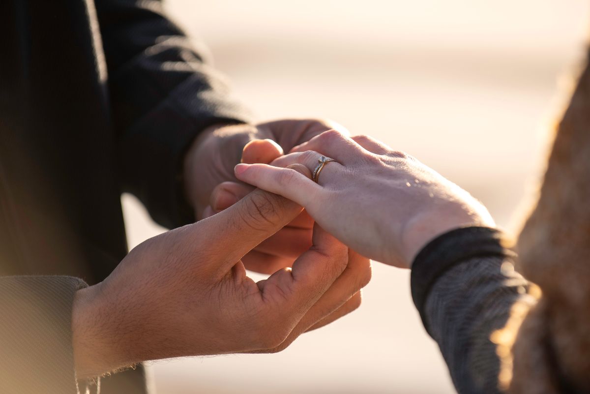 Mit jelképez valójában a gyémánt eljegyzési gyűrű?