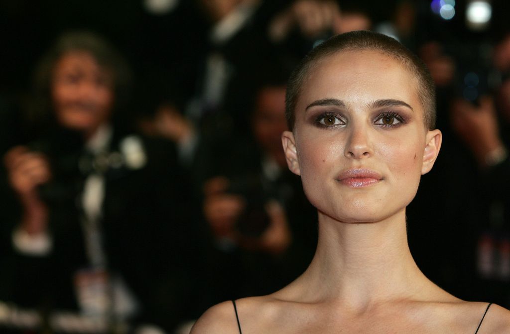 Natalie Portman 2005-ben vált meg a hajától a V mint vérbosszú című film kedvéért.