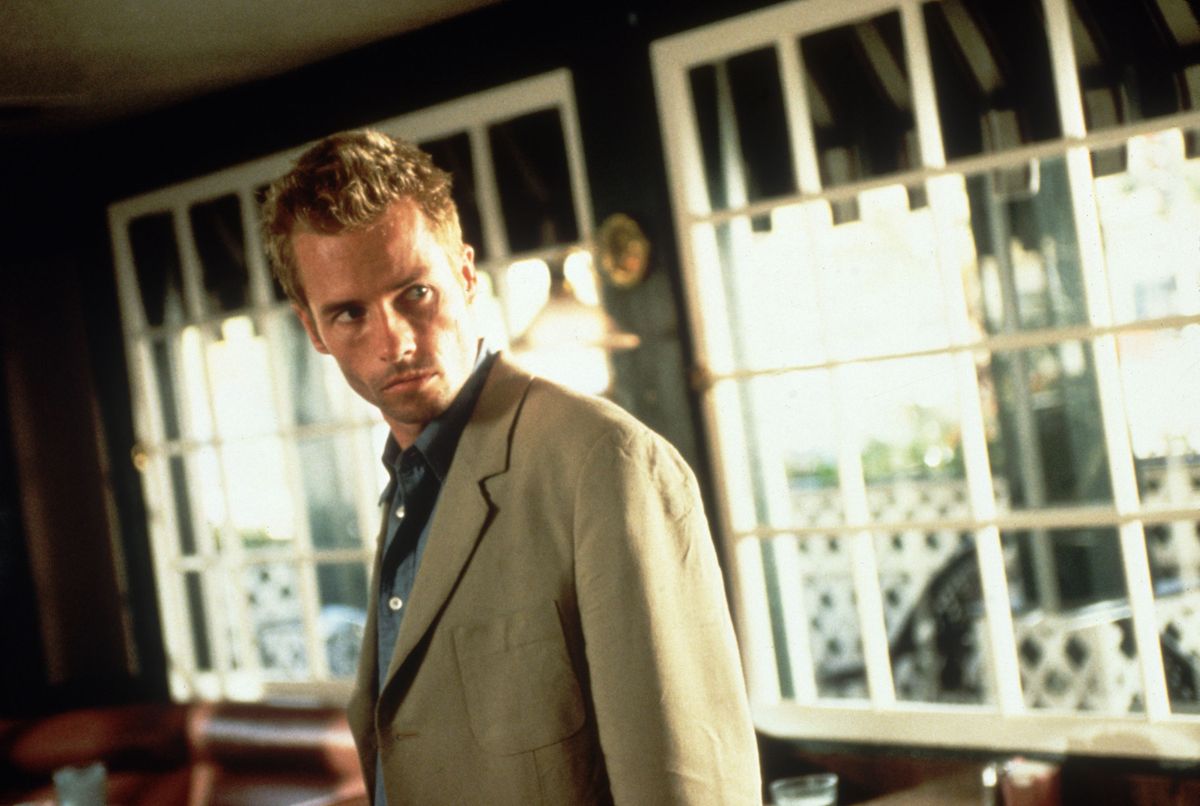 Sep 05, 2000; Los Angeles, CA, USA; Actor GUY PEARCE as Leonard Shelby in 'Memento'. Directed by Christopher Nolan.