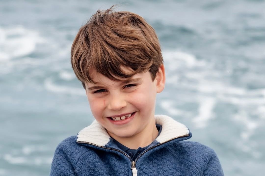 Lajos herceg 8 éves, ezzel a képpel köszöntötte Katalin és Vilmos