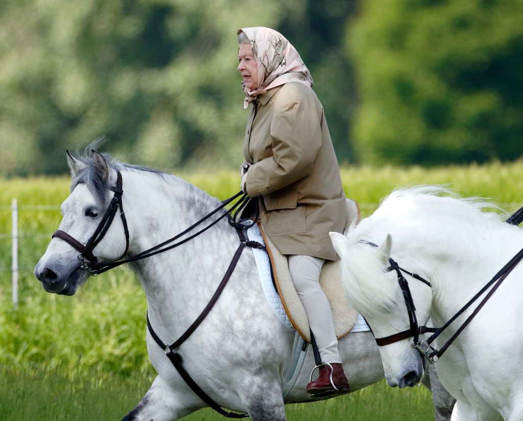 2006, II. Erzsébet királynő lovagol