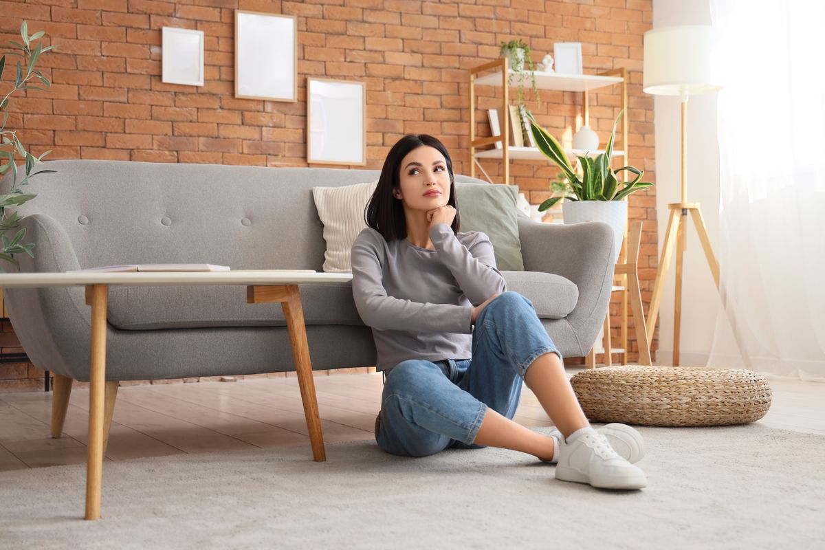 Barátok nélkül élni az elkerülő kötődés egyik jele lehet. 