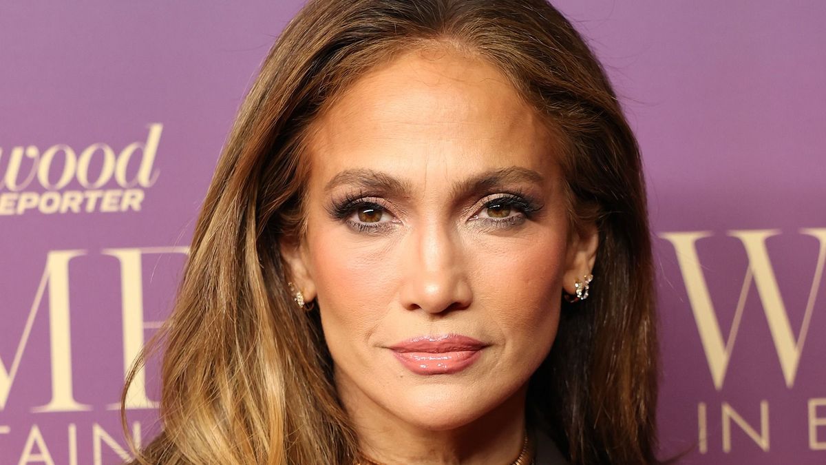 Jennifer Lopez kidolgozott hasizmai felszántották a közösségi oldalt.