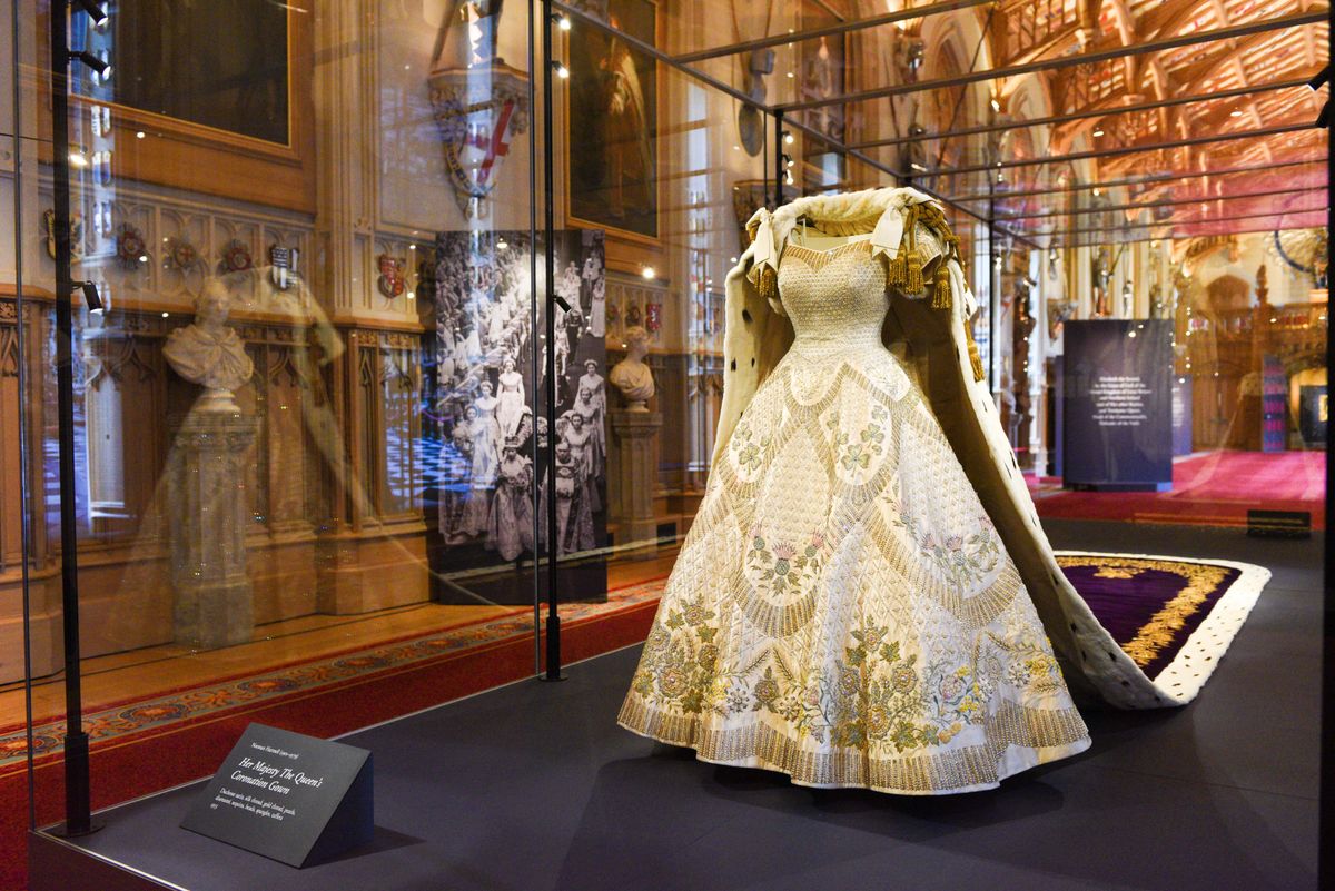 II. Erzsébet koronázási ruhája