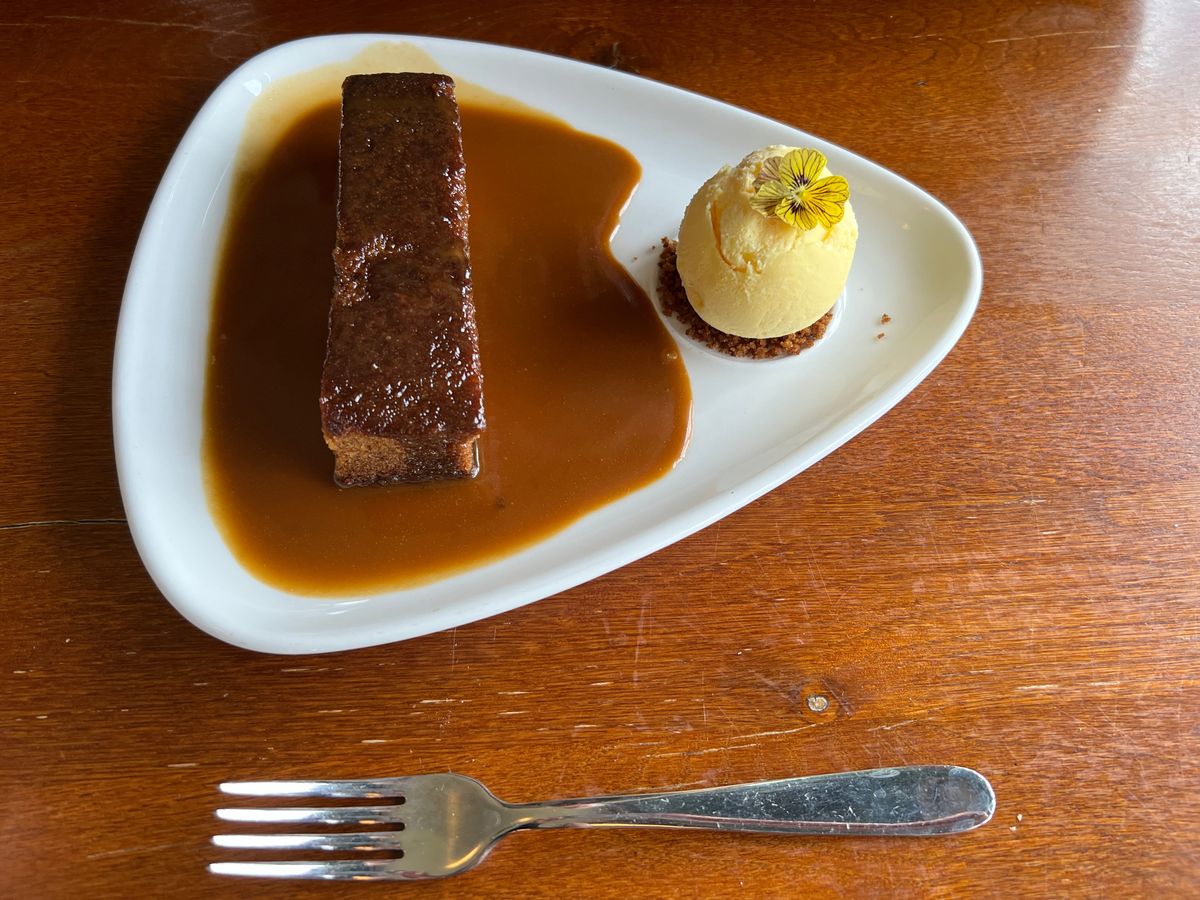 A fotón Katalin hercegné kedvenc desszertje, a ragacsos karamellpuding látható.