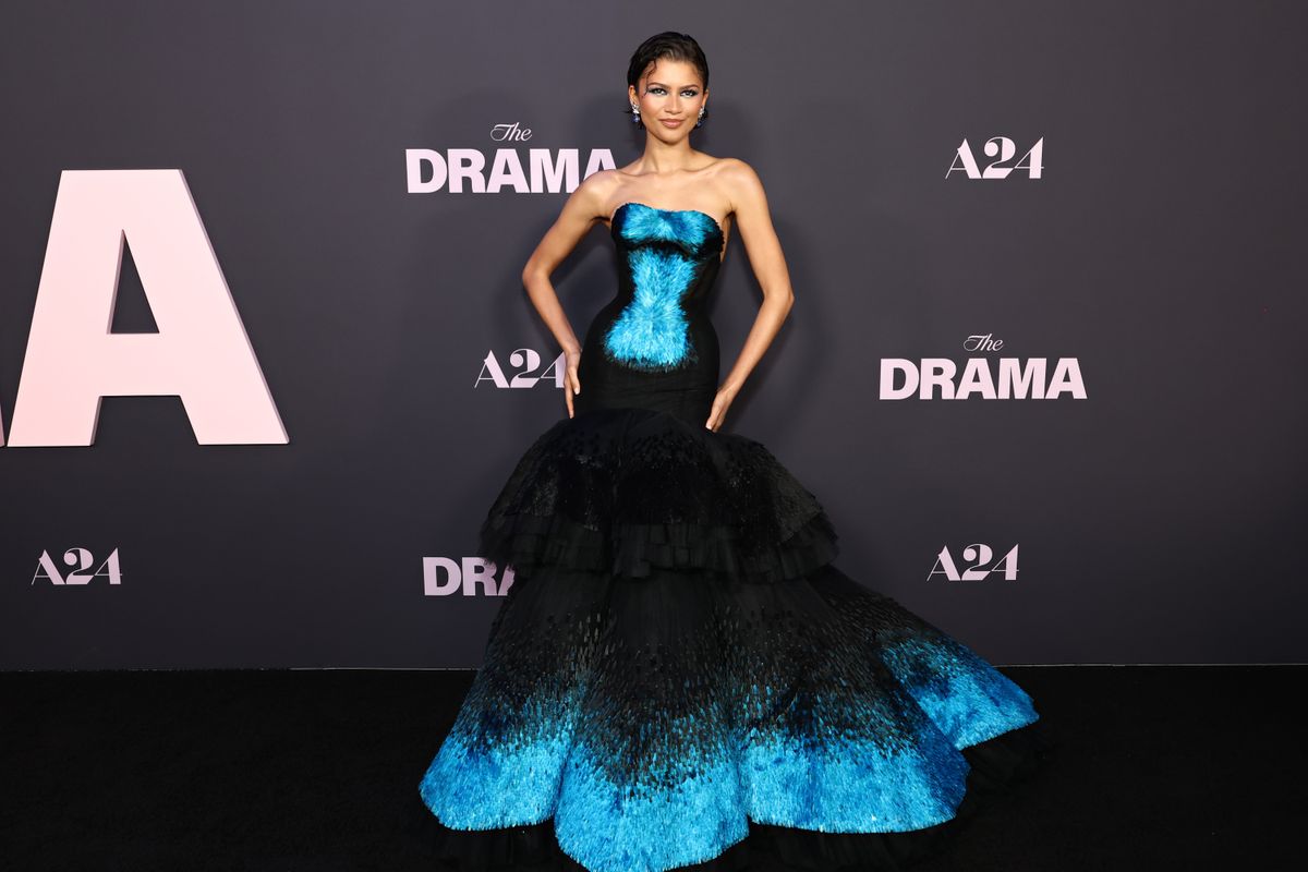 65 ezer toll, 27 árnyalat: Zendaya klasszikus menyasszonyi hagyományt idézett meg a vörös szőnyegen.