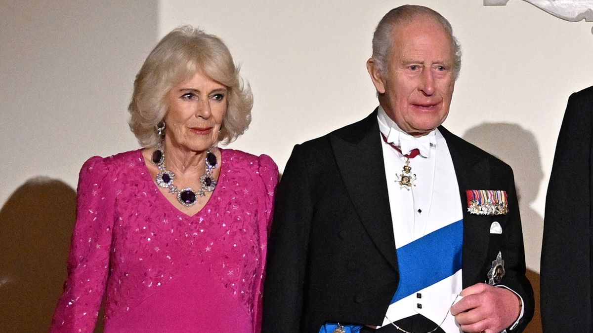 III. Károly király és Kamilla királyné a Fehér Ház díszvacsoráján