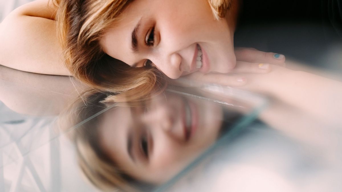 Müller Péter idézetek, illusztráció fiatal nő