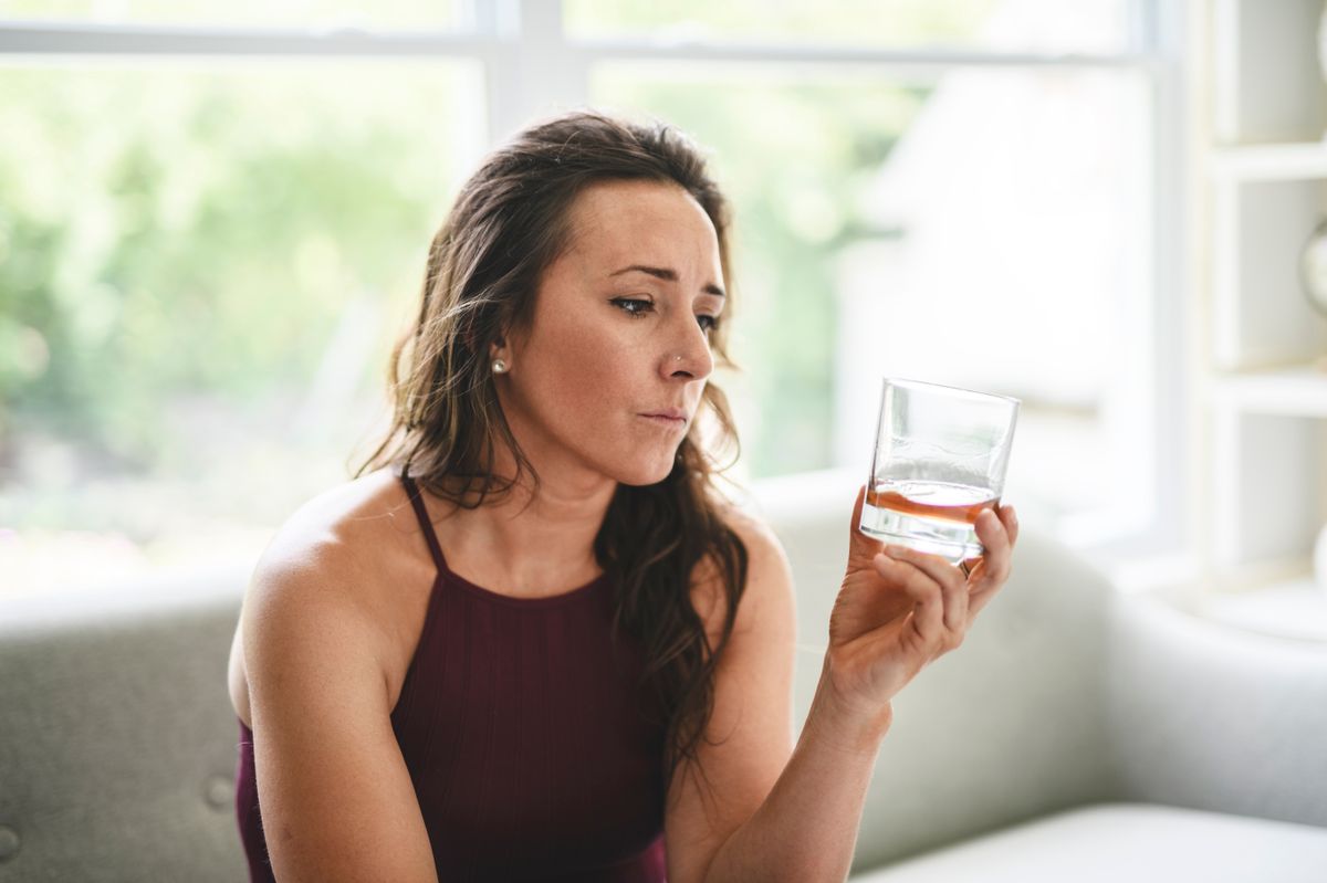 Nem éles a határ az alkalmi ivás és az alkoholfüggőség között: észrevétlenül lehet belecsúszni a betegségbe.