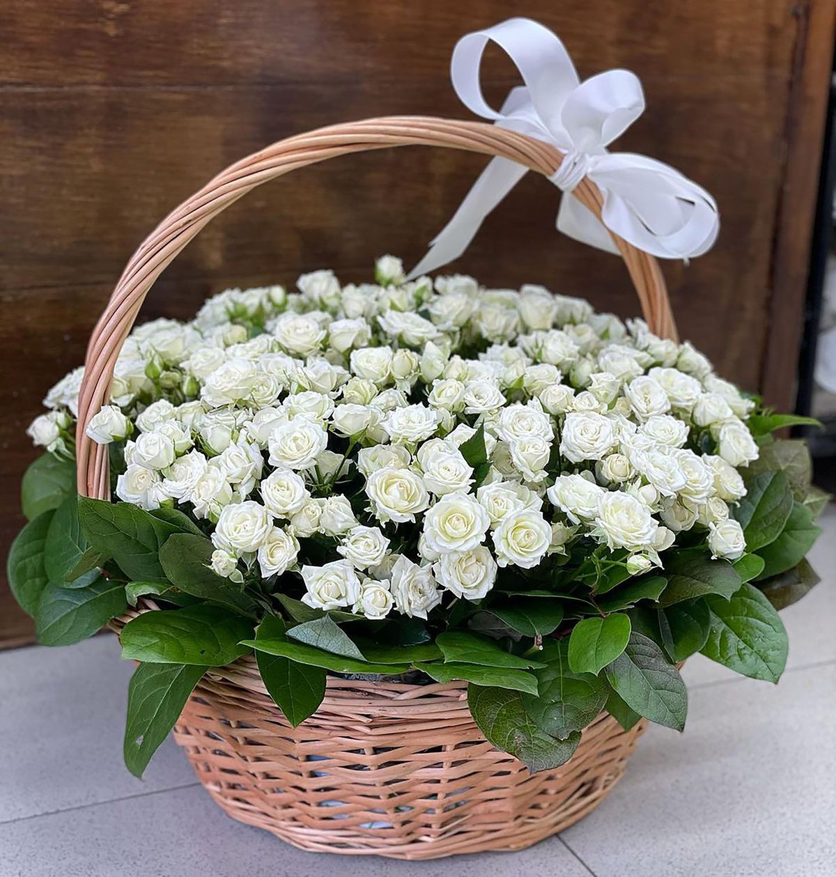 májuskosár, amit májusfa helyett szoktak adni