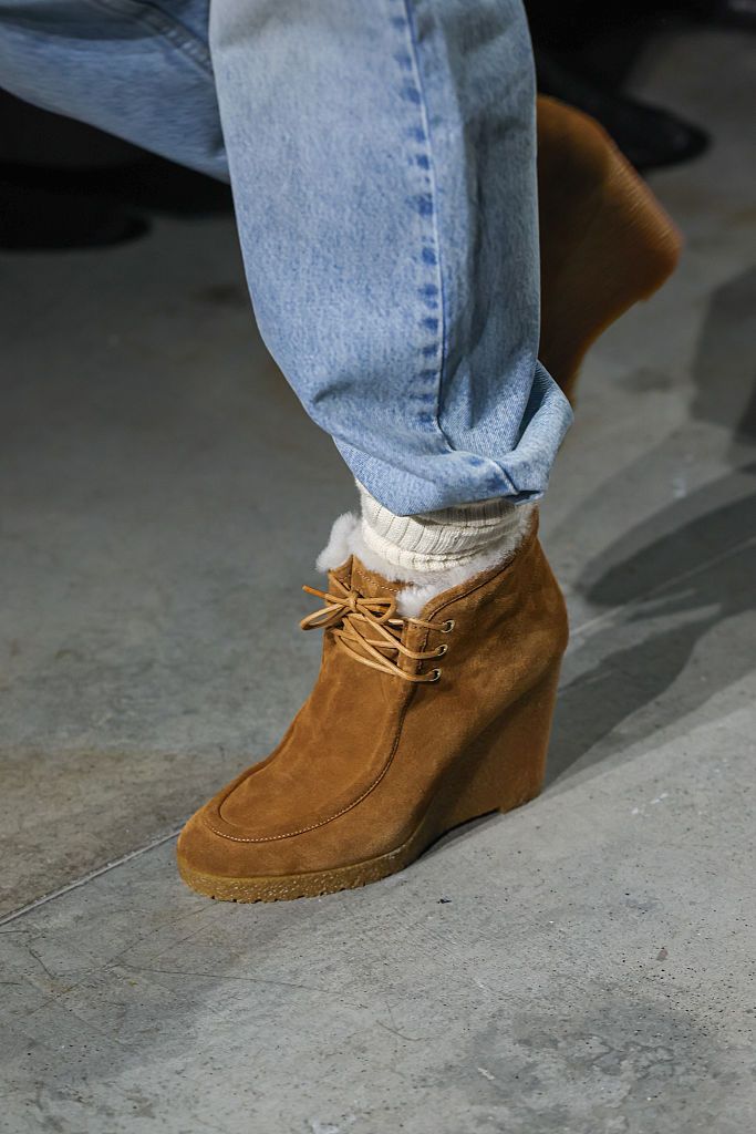  Éktalpú sneaker velúrból.