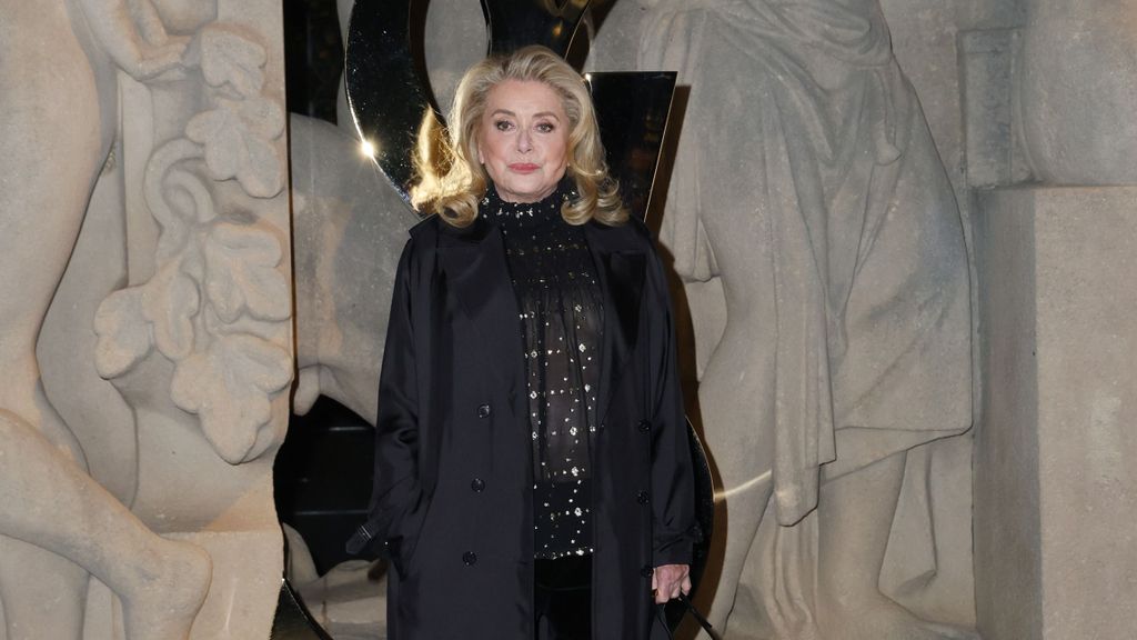 Catherine Deneuve a párizsi divathéten.