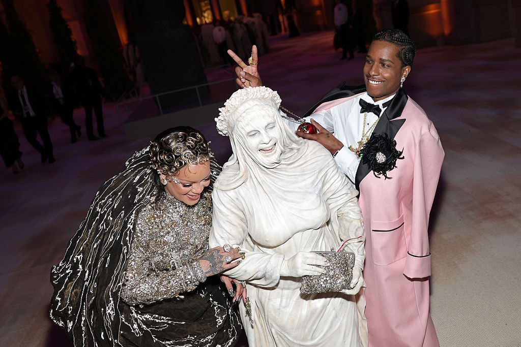 Rihanna, Heidi Klum és A$AP Rocky a 2026-os Met-gála eseményén.