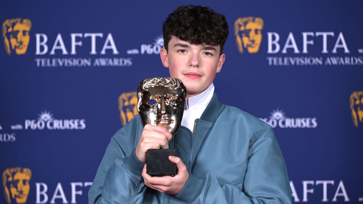 BAFTA 2026 - Owen Cooper a Kamaszok című sorozatban nyújtott alakításáért elnyerte a legjobb mellékszereplőnek járó díjat