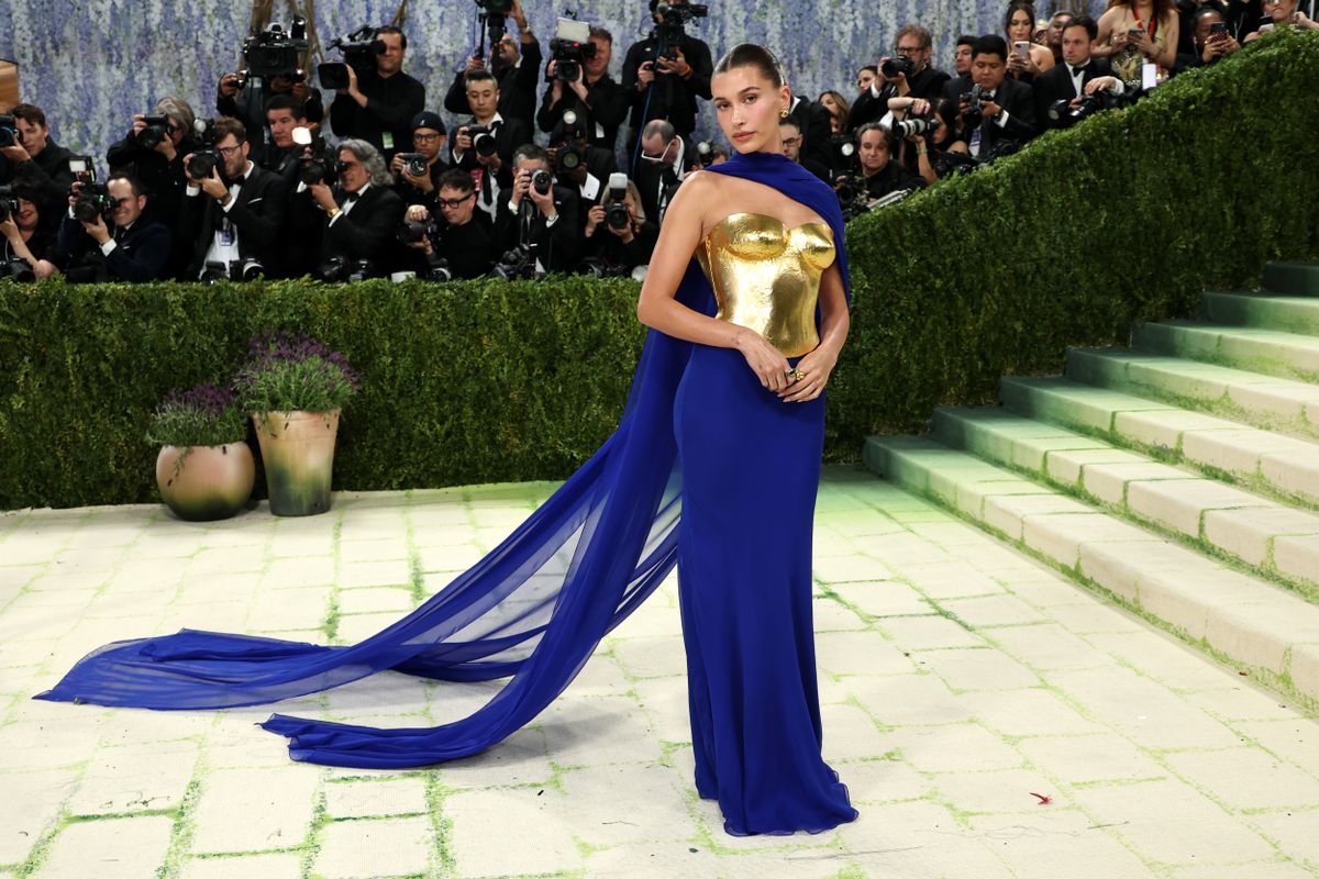 Hailey Bieber met-gála