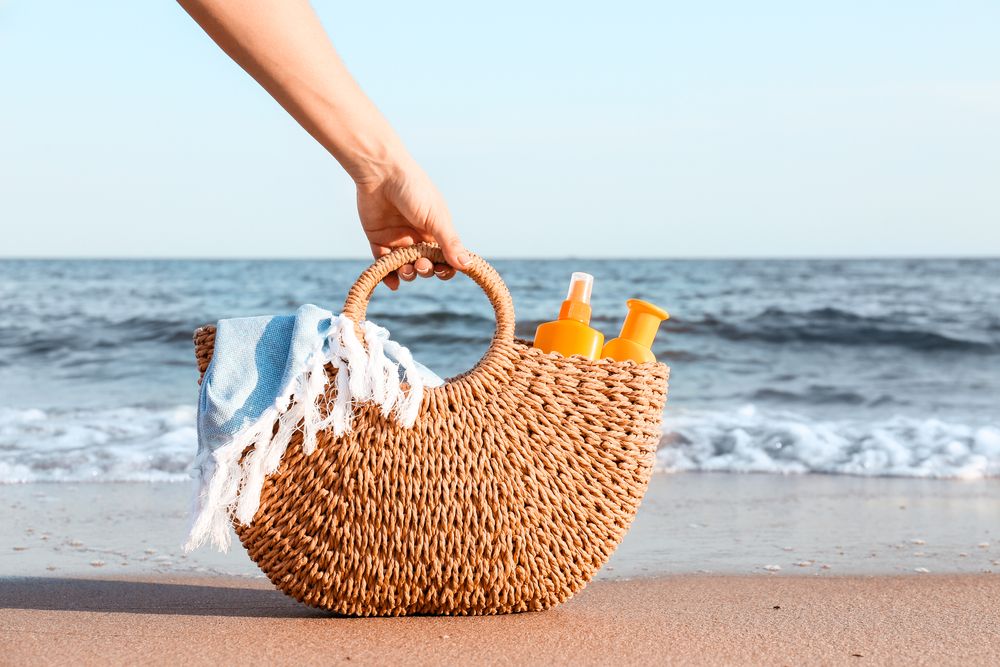 Az SPF jelentése.  Strandtáska naptejjel.