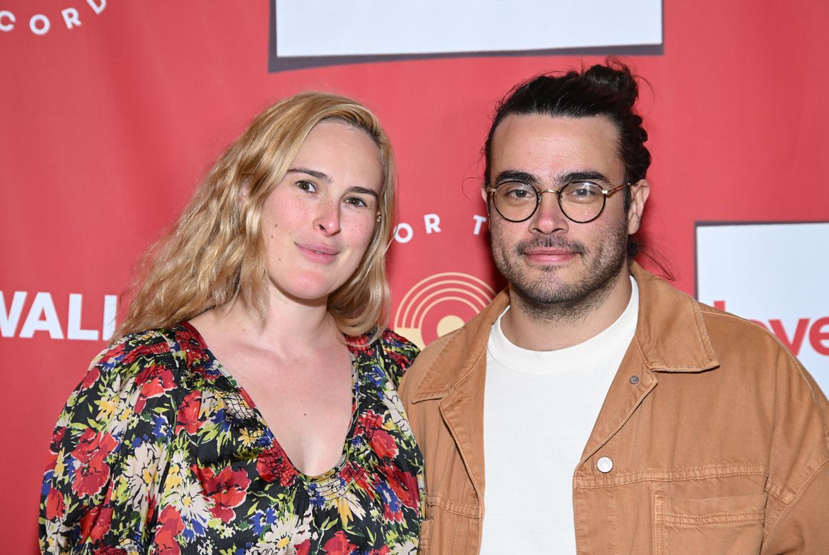 Rumer Willis azt állítja, volt férje, Derek Richard Thomas bántalmazta.