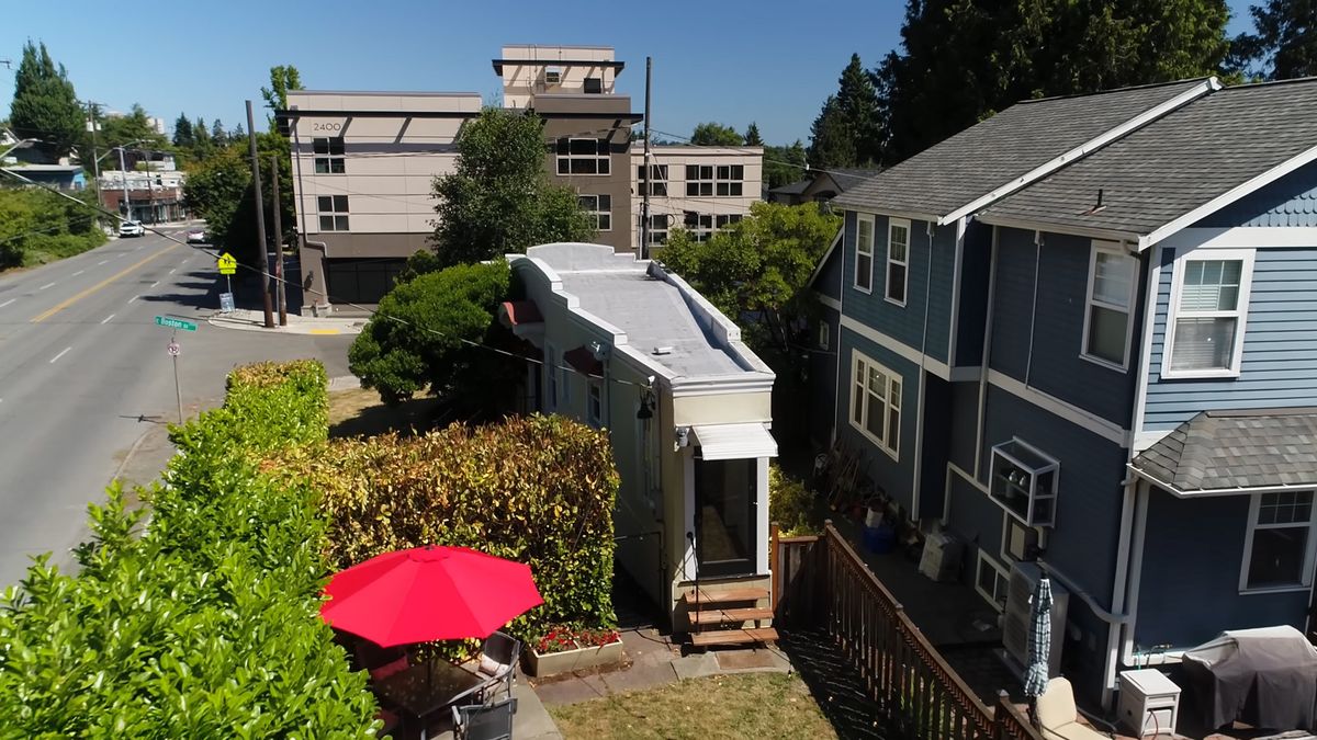 a Montlake Spite House, amit válás után épített egy nő az exférje udvarába