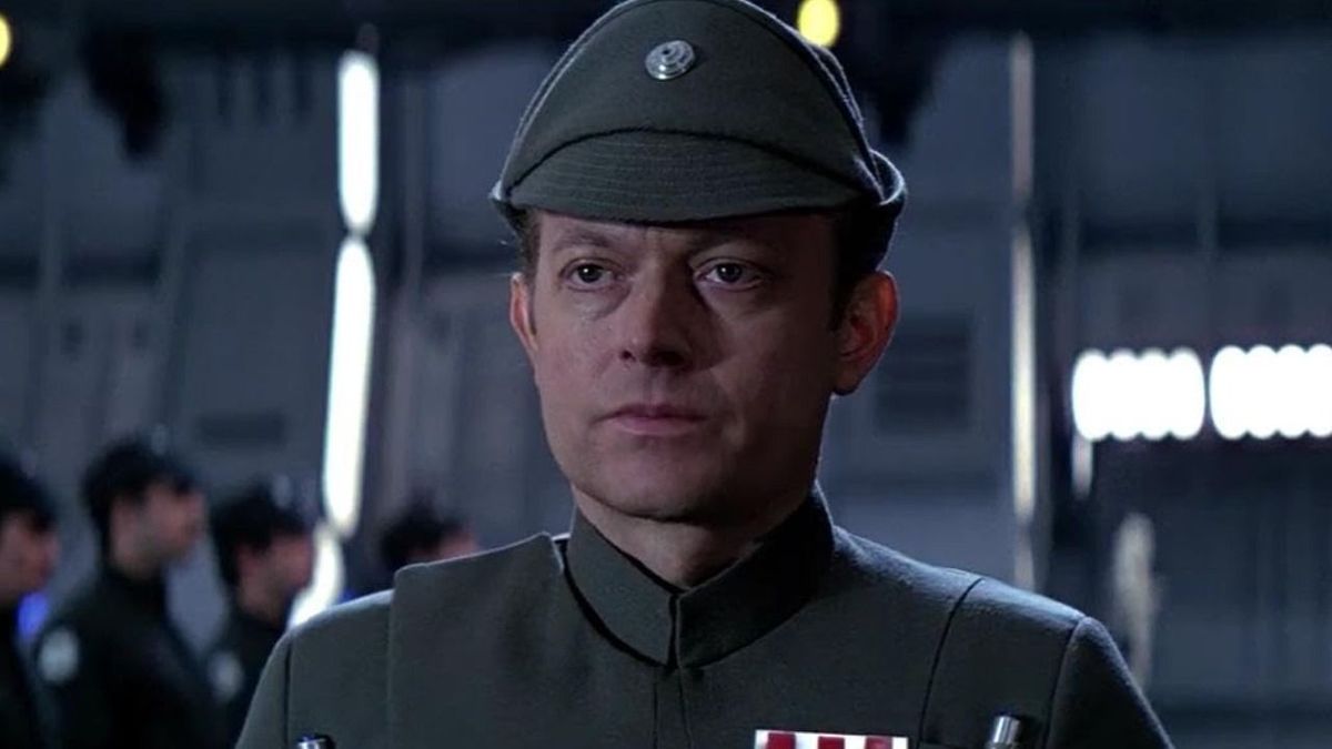 Michael Pennington Moff JerJerrod szerepében a Star Wars: A jedi visszatér című filmben