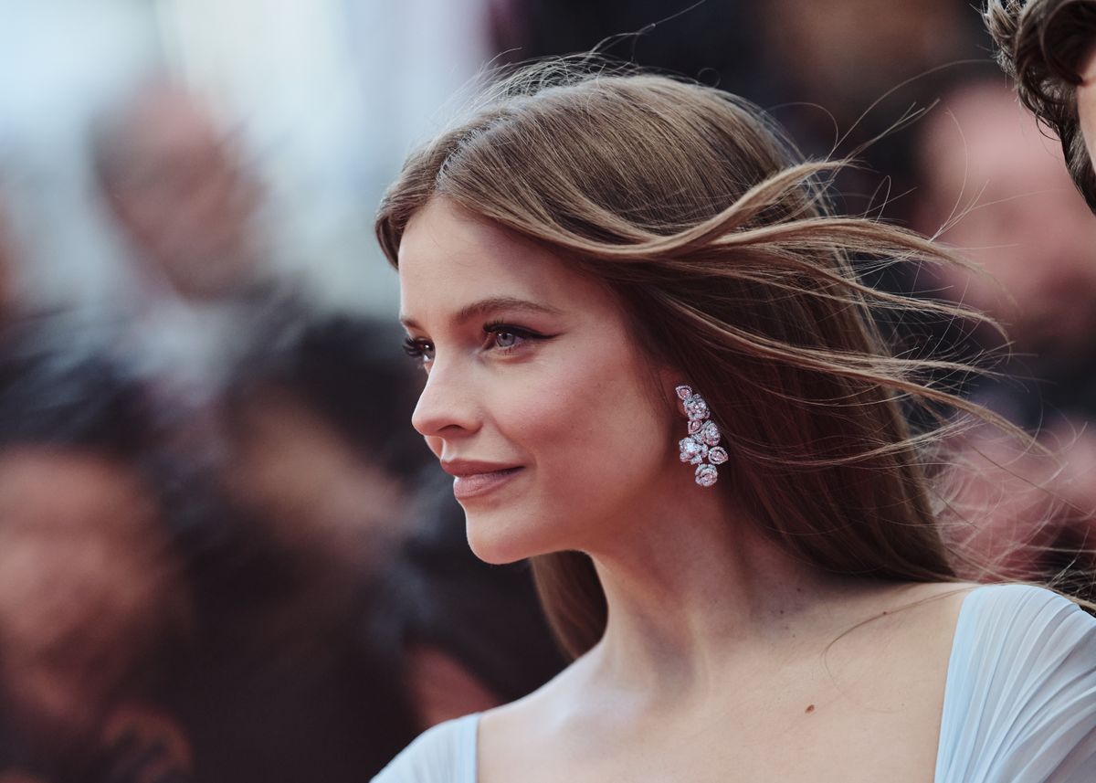 Palvin Barbara újra angyalszárnyakal vonul a kifutón.