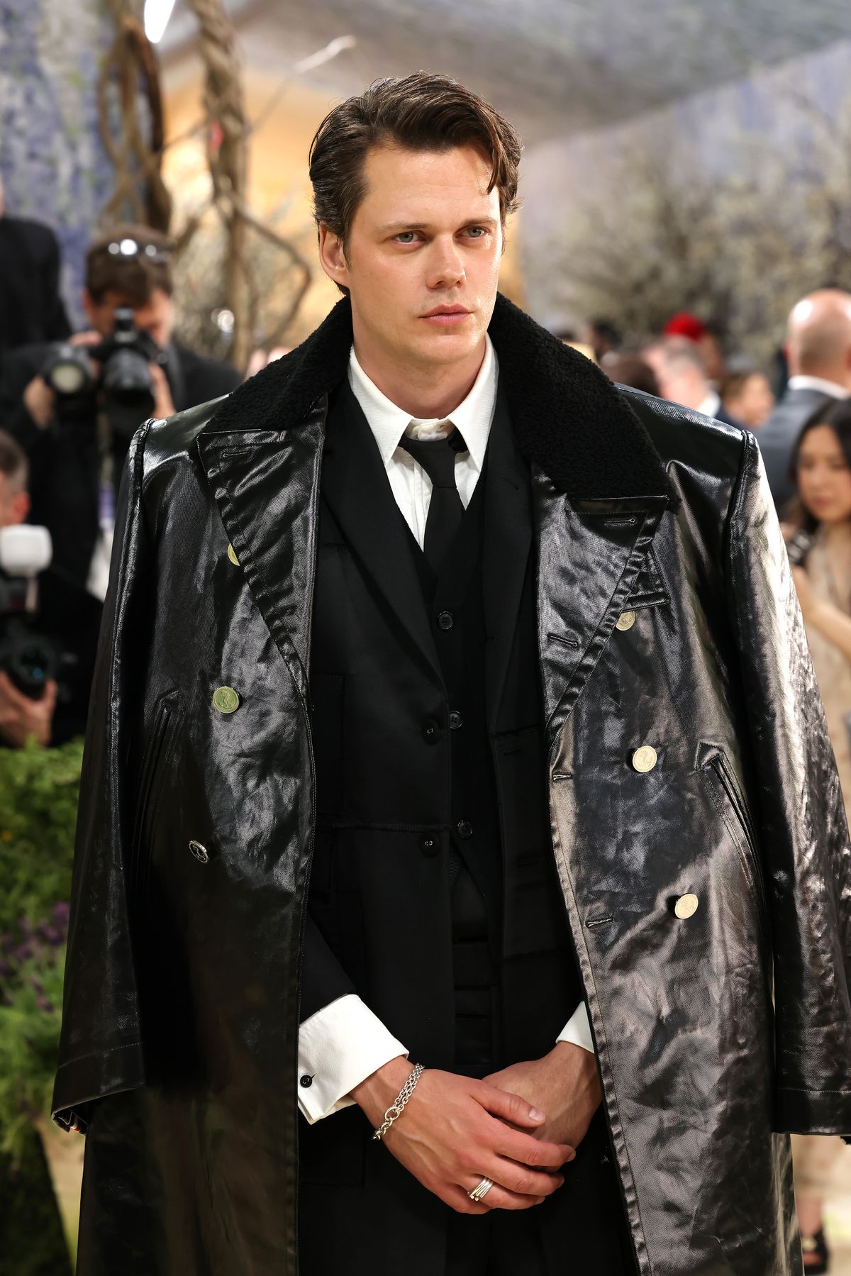 Bill Skarsgård a 2026-os Met-gála vörös szőnyegén