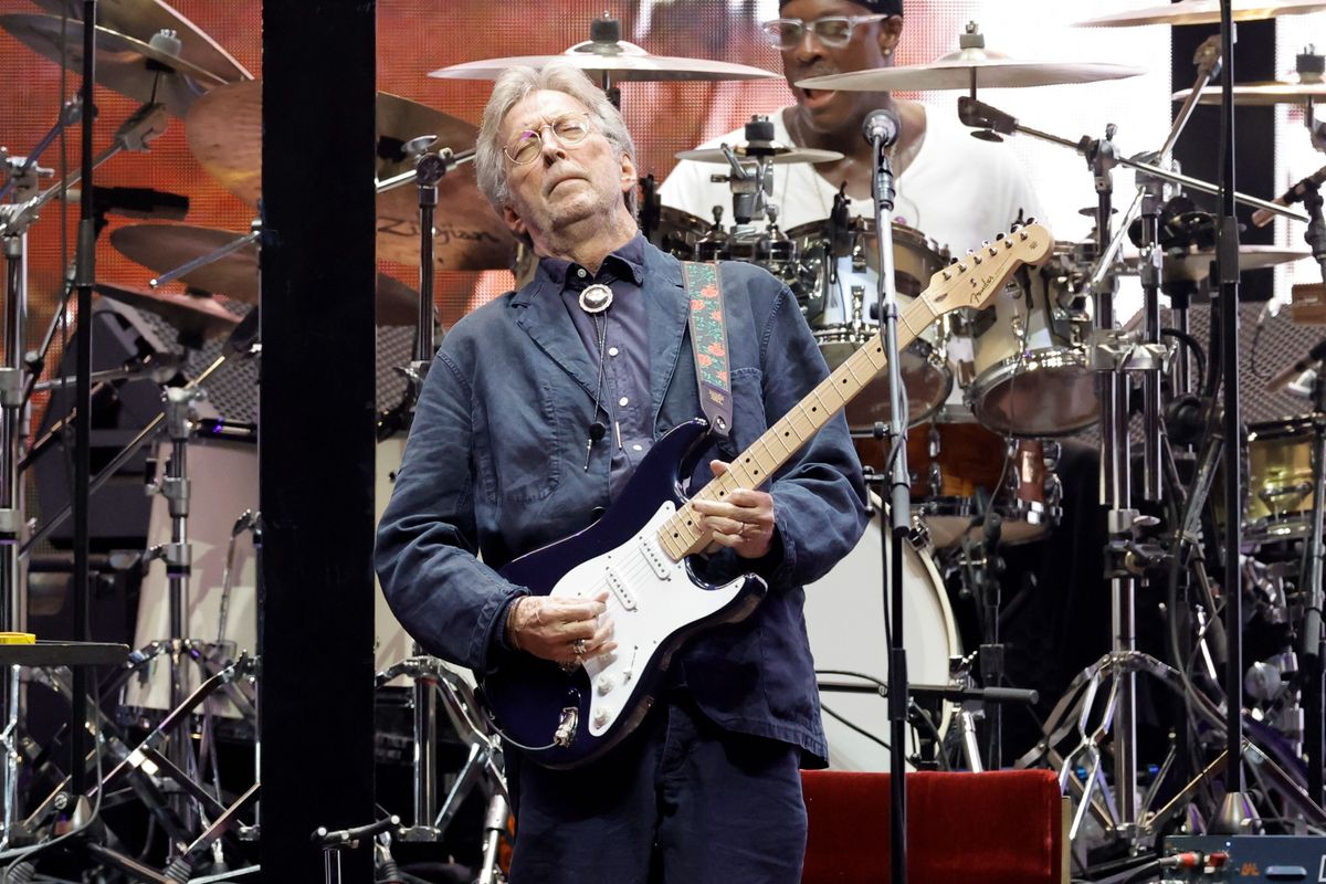 Eric Clapton sokkot kapott, a koncert félbeszakadt.