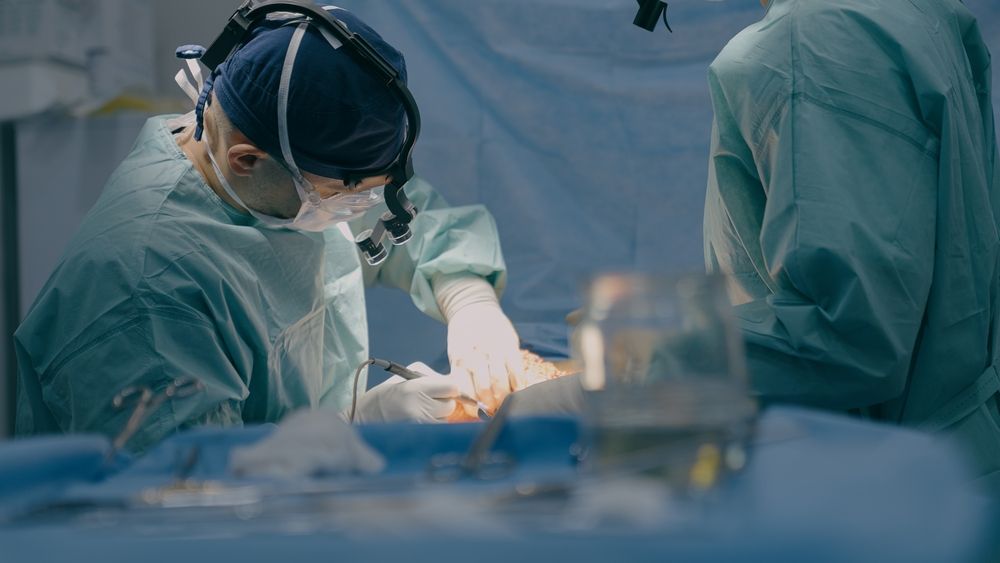 Egy elhunyt donor méhével hozott világra gyermeket egy brit édesanya, méh átültetés