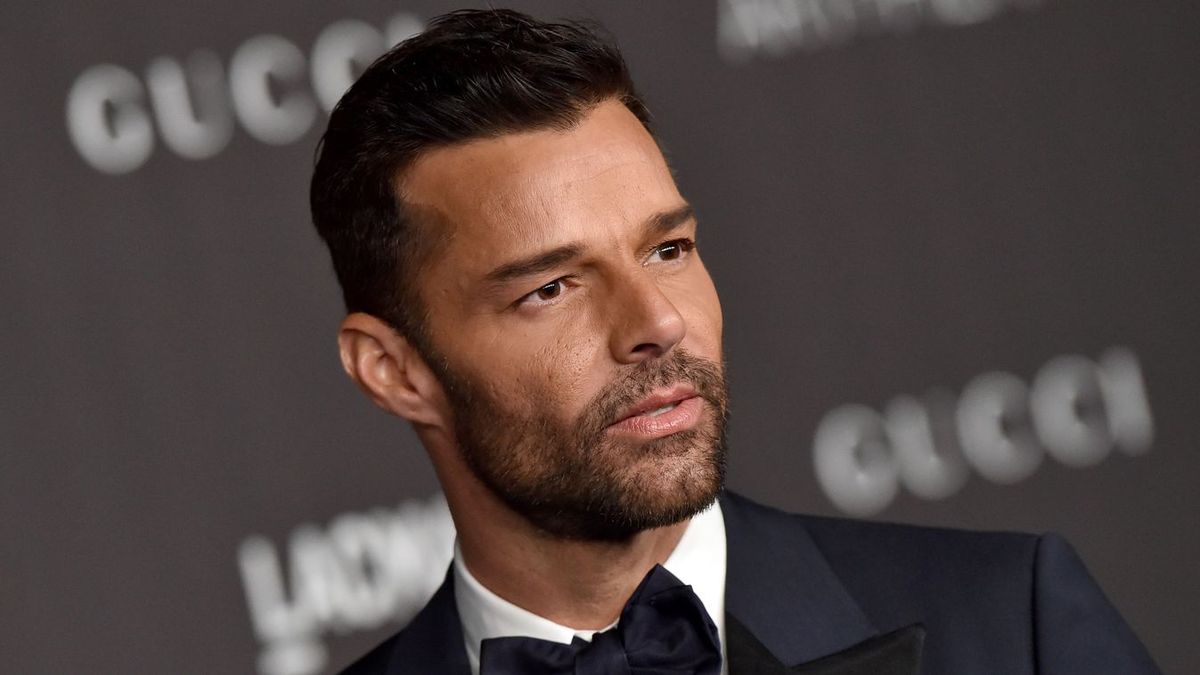 Félbeszakadt Ricky Martin koncertje, miután könnygázt fújtak a világhírű énekesre