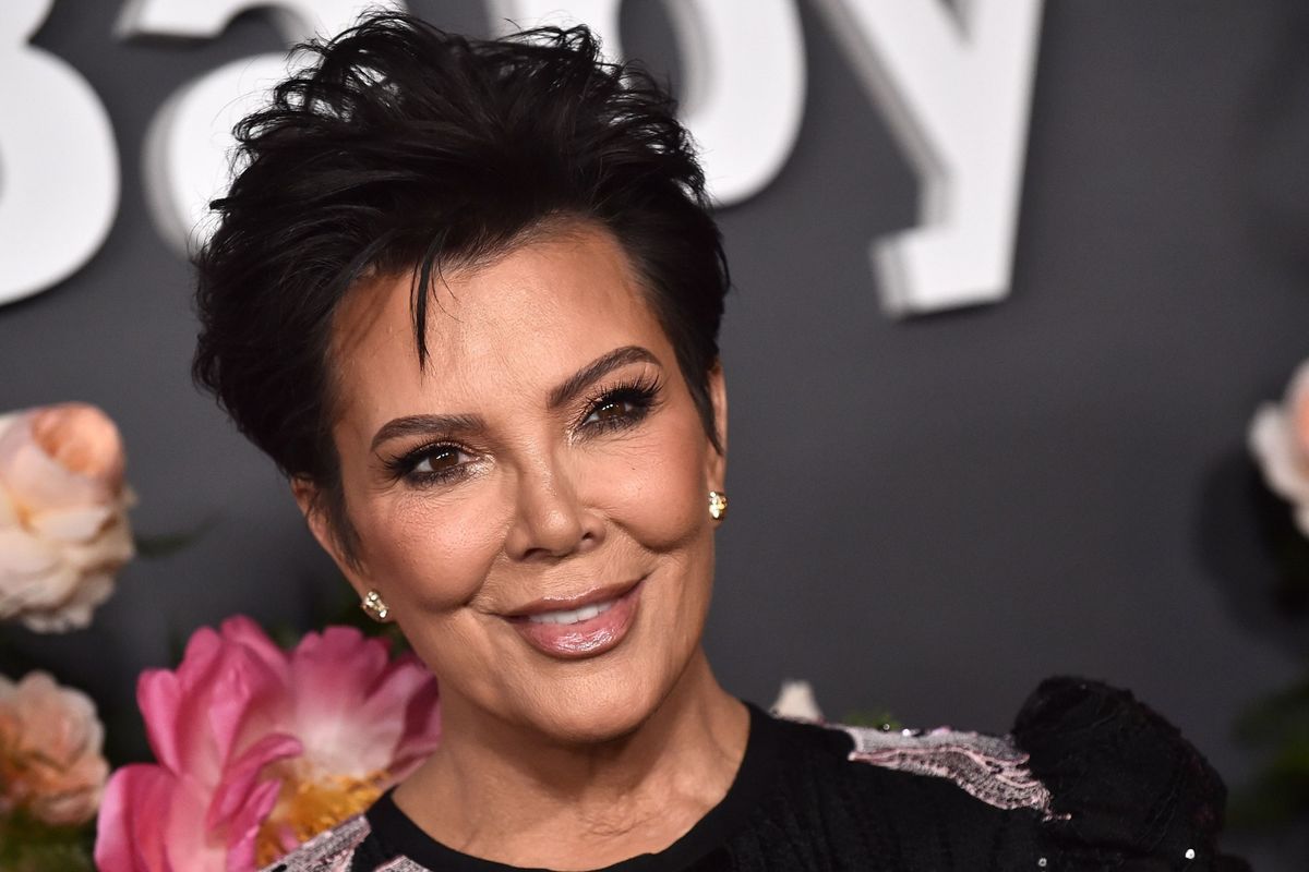A fotón látható Kris Jenner jelenleg óriási trendnek számít Kínában a kínai Z generáció körében.