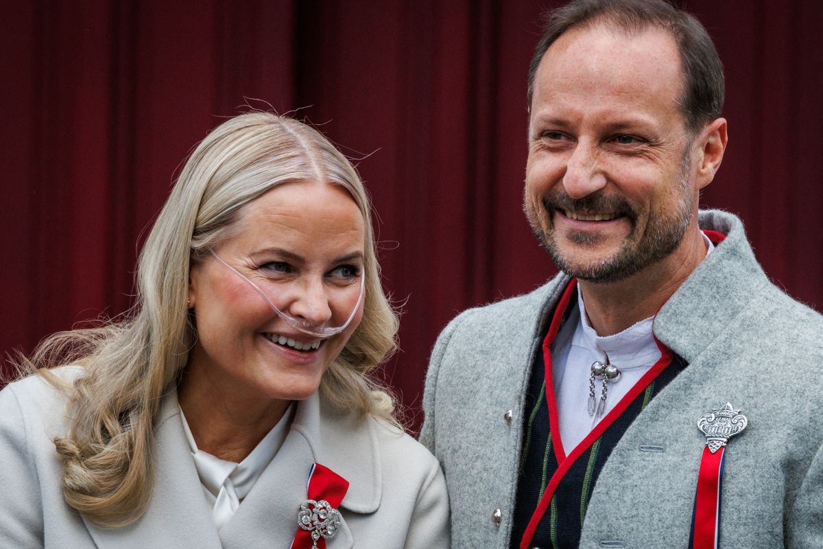 Haakon koronaherceg aggódik Mette-Marit egészségi állapota miatt.